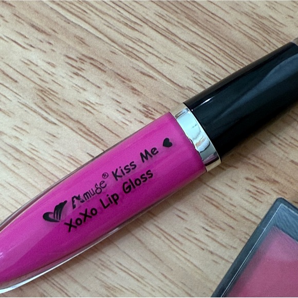 Amuse Lips and eyeshadow bundle - Picture 2 of 4